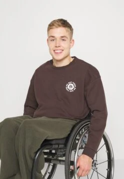 YOURTURN Unisex - Sweatshirt - Dark Brown -Yourturn Sales Store 089cd290a1504c09914d659c402370b4