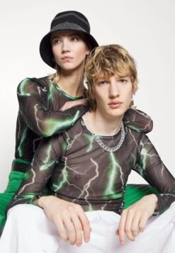 YOURTURN Unisex - Long Sleeved Top -Black -Yourturn Sales Store 11e4b75ba17e4d299ac77c4582f0454d