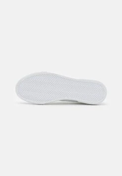 YOURTURN Unisex - Slip-Ons - White -Yourturn Sales Store 2d766d06fdc54706b5a2b3222a3a1fc6