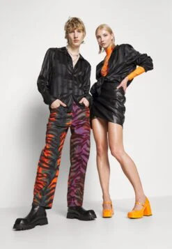 YOURTURN Festive Unisex - Shirt - Black 11 YOURTURN Festive Unisex - Shirt - Black -Yourturn Sales Store 46aef2ab5be6497c873b85860e84630f