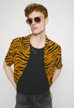 YOURTURN Genderless Resort- Shirt - Black -Yourturn Sales Store 48acc44811bf43d09c3968035f6f8ac4