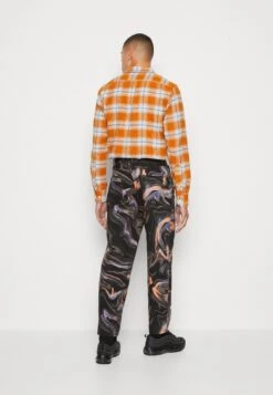 YOURTURN Phluid Unisex - Relaxed Fit Jeans - Black Denim -Yourturn Sales Store 4bc69e668d3e4e9183aebe8ece2004ad