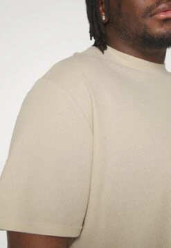 YOURTURN Unisex - Basic T-Shirt -Light Green/ Off-White -Yourturn Sales Store 4efa04889fe14a52a8a0c10786bf9fb2