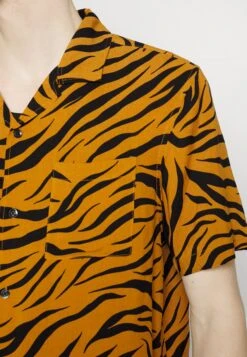 YOURTURN Genderless Resort- Shirt - Black -Yourturn Sales Store 5dde879b65a447d297925fb578b18a6a