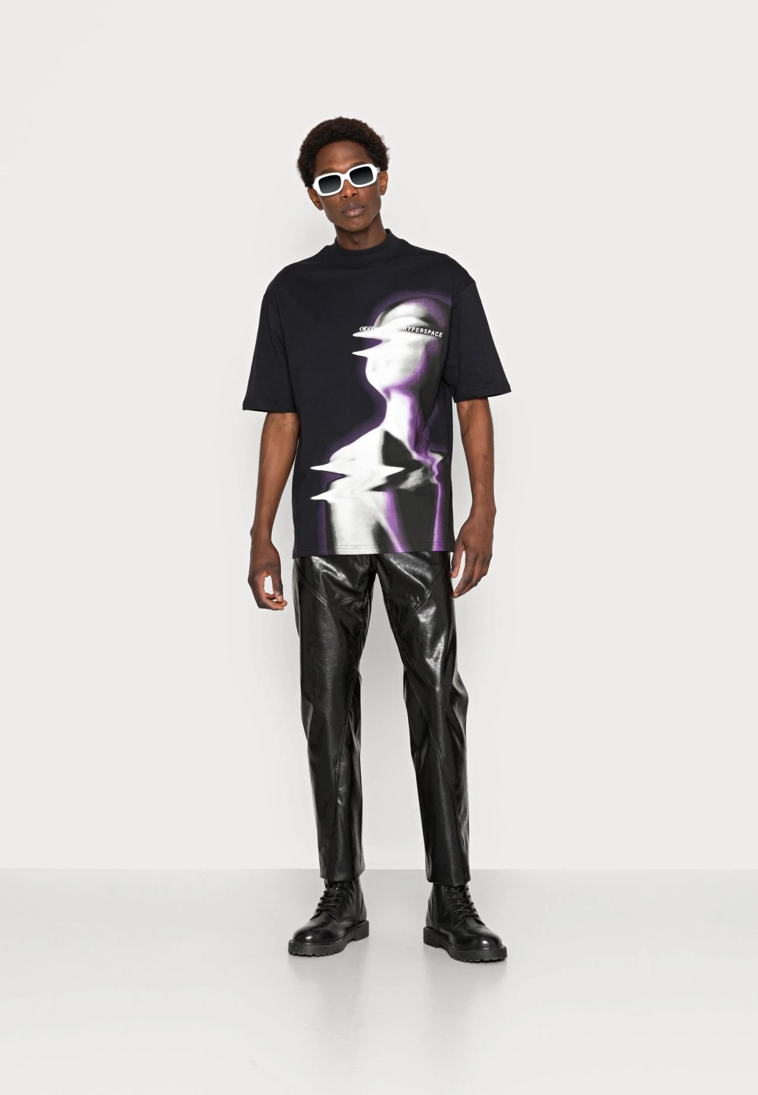 YOURTURN Unisex - Print T-Shirt -Black 4 YOURTURN Unisex - Print T-Shirt -Black - Image 2