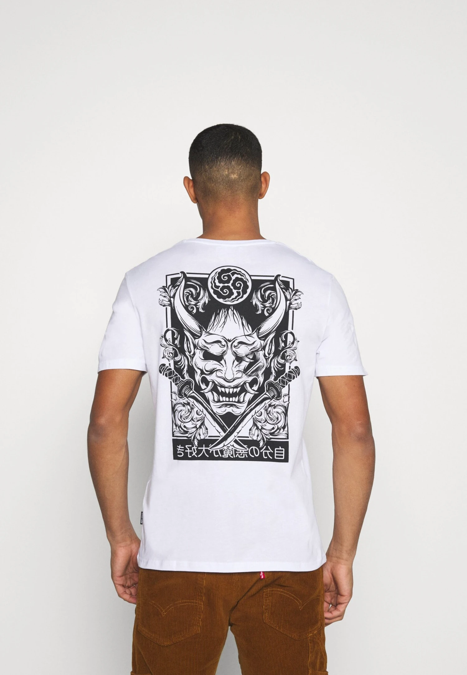 YOURTURN Print T-Shirt - White 5 YOURTURN Print T-Shirt - White - Image 3