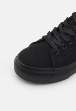YOURTURN Unisex - Trainers -Yourturn Sales Store 90775a24e13b4bf9886de3bd447b1095