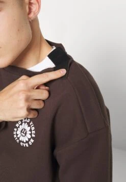 YOURTURN Unisex - Sweatshirt - Dark Brown -Yourturn Sales Store 964f2731ca4a4cb3a55e0f8968af0e62