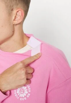 YOURTURN Unisex - Sweatshirt - Pink -Yourturn Sales Store a71d2cfc30a64eba96033b922ca800cd