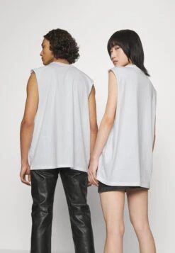 YOURTURN Unisex 2 Pack - Top - White, Black -Yourturn Sales Store adf66e2d7d094e35b79b1f4f472e6fee