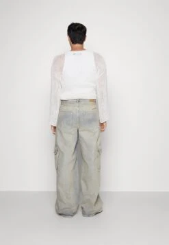 YOURTURN Unisex - Relaxed Fit Jeans - Light Blue Denim -Yourturn Sales Store ceaa8ab20c7c473f9c0c8b842dfbb248