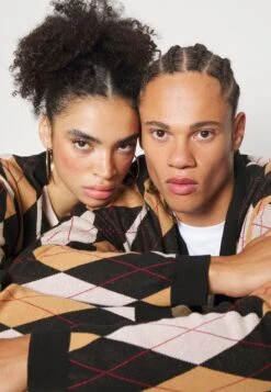 YOURTURN Jumper - Multi Coloured -Yourturn Sales Store d2abc46aa57744ca87aa436f84c47306