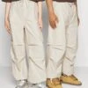 YOURTURN Unisex - Cargo Trousers - White 2 YOURTURN Unisex - Cargo Trousers - White -Yourturn Sales Store d341362de376454dbb3f1f7266aaf253
