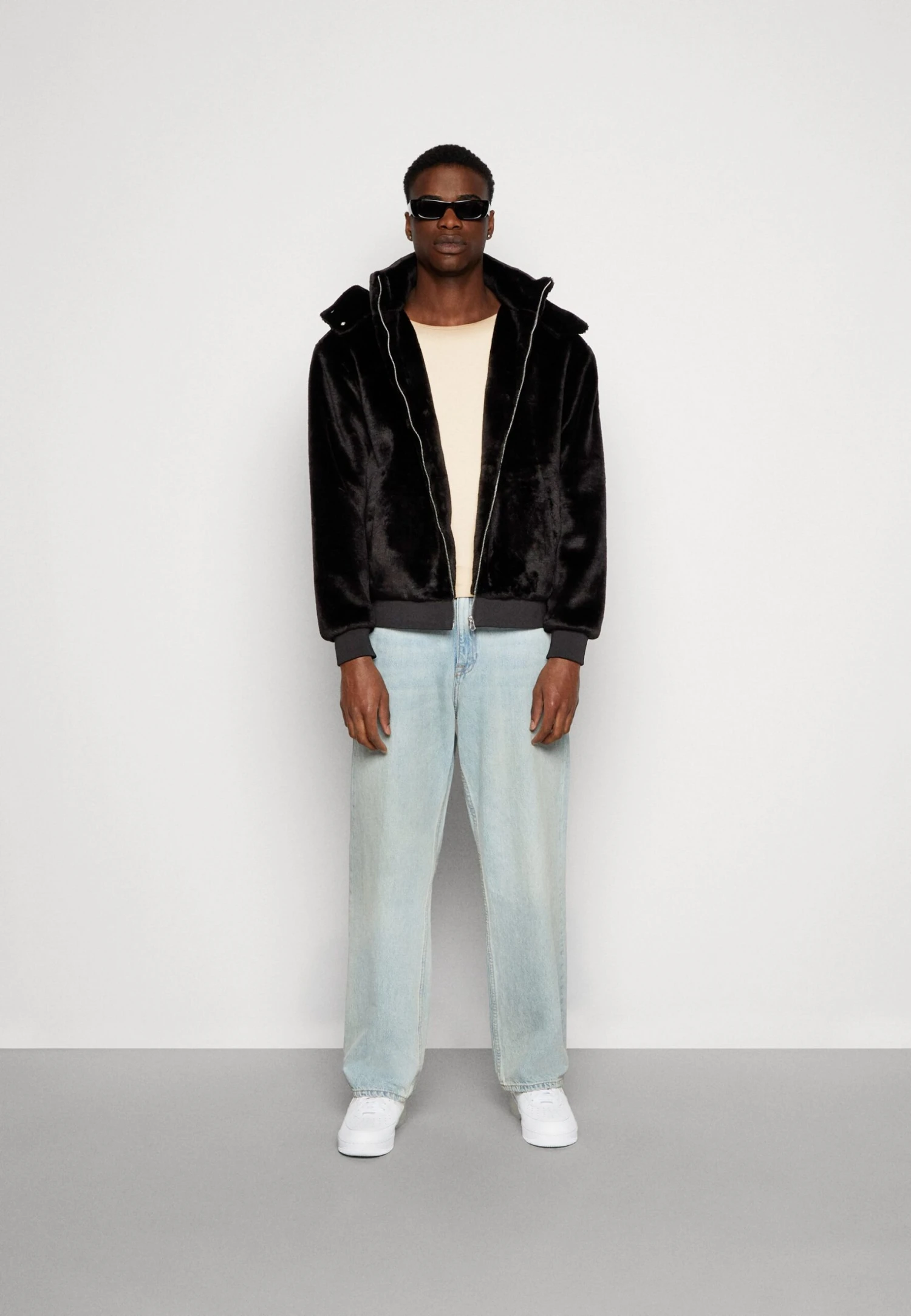 YOURTURN Winter Jacket - Black 4 YOURTURN Winter Jacket - Black - Image 2