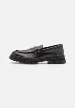 YOURTURN Slip-Ons - Black