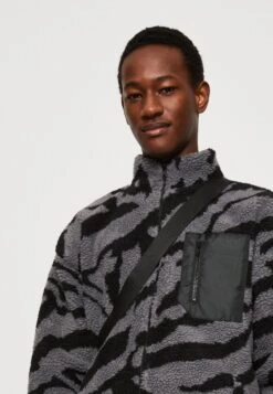 YOURTURN Unisex - Fleece Jacket - Grey -Yourturn Sales Store e4ac82e499054d1f8826090370324730