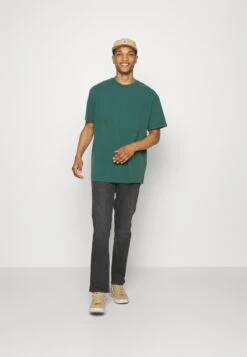 YOURTURN Unisex - Basic T-Shirt - Dark Green -Yourturn Sales Store edc4c2b6944a43949a1217ed46939c3f