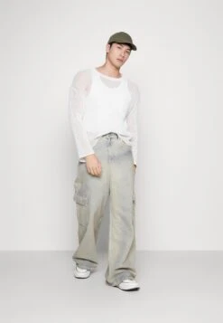 YOURTURN Unisex - Relaxed Fit Jeans - Light Blue Denim -Yourturn Sales Store f7f7c383f80448fa97d368d17c642181